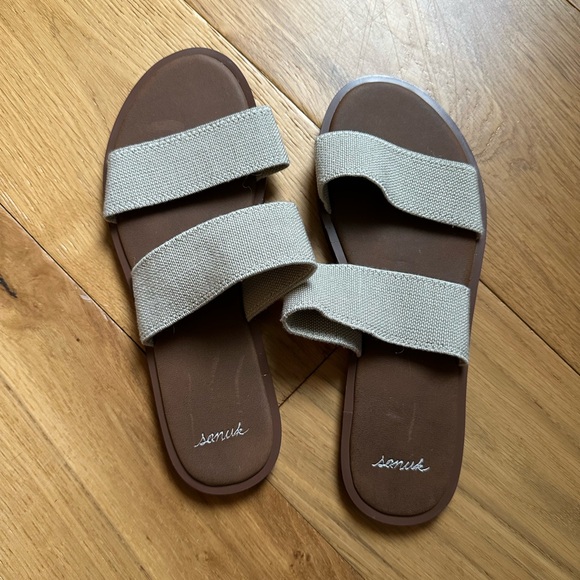 Sanuk Yoga Gora Gora Beige Slides Sandals SZ 7 Stretchy Strappy Flats - Picture 1 of 2
